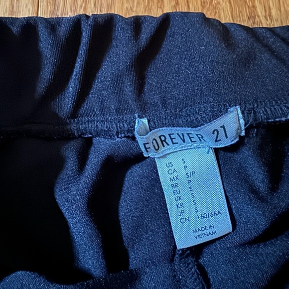 🌟FREE🌟NWOT Forever 21 Black Mesh Athletic Running Shorts Women’s - Picture 4 of 4